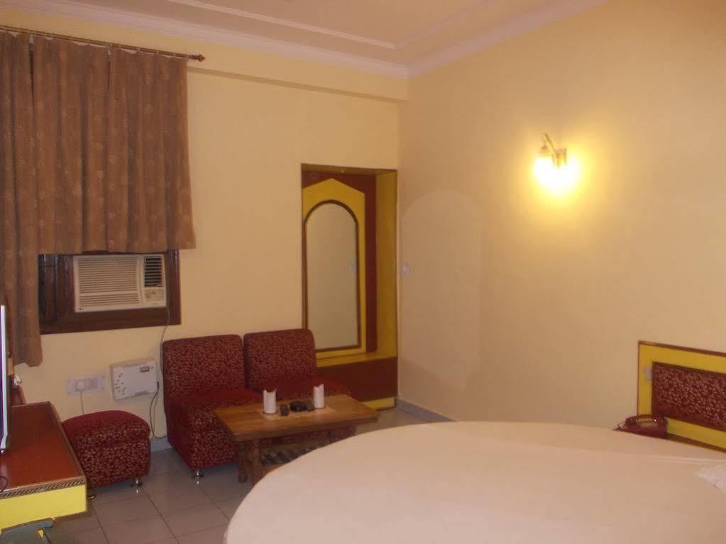 Oyo Hotel Silver Shine Near Gurudwara Shri Bangla Sahib Nové Dillí Exteriér fotografie